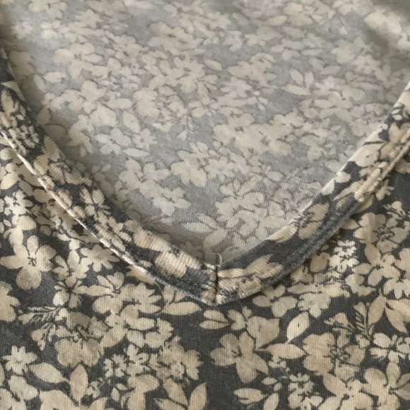 Old Navy Floral Gray Women's Top Size 2X - Picture 5 of 8